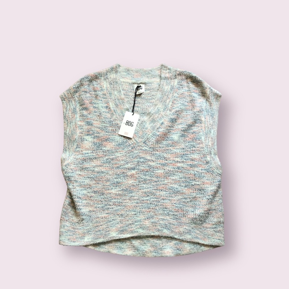 NWT Aden sweater vest by BDG from Urban Outfitters in size Medium - Picture 3 of 12